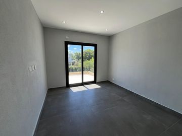 CASA EN VENTA CON RENTA - HARAS SANTA MARIA OPORTUNIDAD