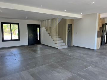 CASA EN VENTA CON RENTA - HARAS SANTA MARIA OPORTUNIDAD