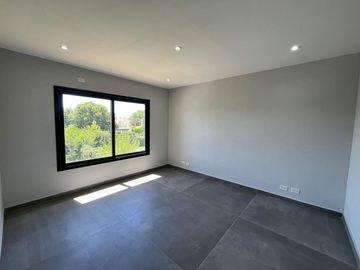 CASA EN VENTA CON RENTA - HARAS SANTA MARIA OPORTUNIDAD