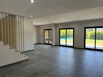 CASA EN VENTA CON RENTA - HARAS SANTA MARIA OPORTUNIDAD