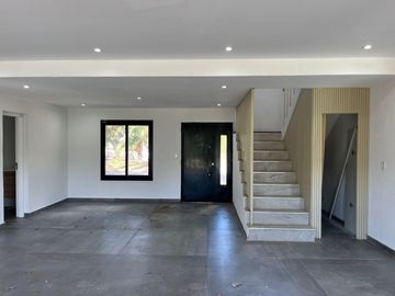 CASA EN VENTA CON RENTA - HARAS SANTA MARIA OPORTUNIDAD
