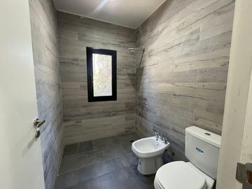 CASA EN VENTA CON RENTA - HARAS SANTA MARIA OPORTUNIDAD