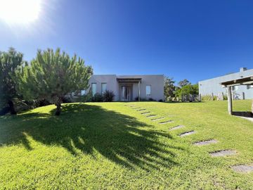 Casa en Venta - Barrio Golf II Lote 433 de Costa Esmeralda - Fondo libre y en cul de sac