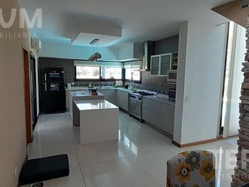 CASA VENTA CANNING BARRIO SAINT THOMAS ESTE OESTE