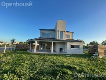VENTA EXCELENTE CASA DE 6 AMBIENTES EN SAN PABLO!
