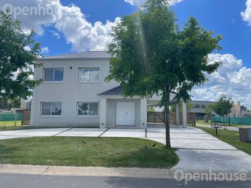 VENTA EXCELENTE CASA DE 6 AMBIENTES EN SAN PABLO!