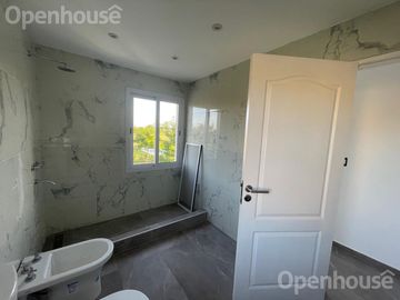 VENTA EXCELENTE CASA DE 6 AMBIENTES EN SAN PABLO!