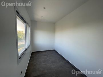VENTA EXCELENTE CASA DE 6 AMBIENTES EN SAN PABLO!
