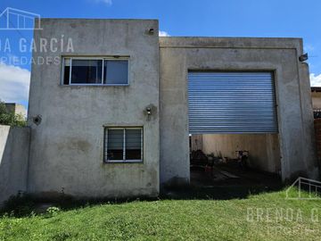 Galpón en Venta Con Departamento Cerca del Acceso a Colon