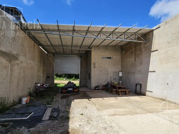 Galpón en Venta Con Departamento Cerca del Acceso a Colon