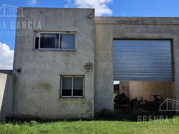 Galpón en Venta Con Departamento Cerca del Acceso a Colon