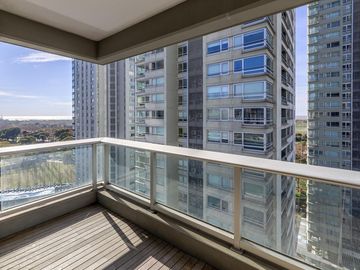 Excelente 3 Ambientes con cochera y baulera en Torre le Parc  Puerto Madero