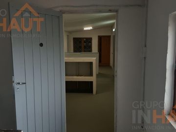 Venta de Galpón + oficina en Fernandez Oro