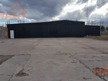 Venta de Galpón + oficina en Fernandez Oro