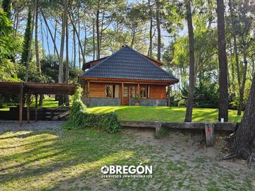 Casa en Venta en Cariló  Cabaña de Madera en Venta