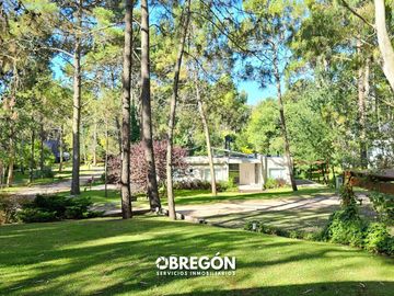 Casa en Venta en Cariló  Cabaña de Madera en Venta