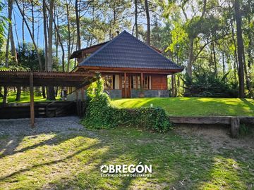 Casa en Venta en Cariló  Cabaña de Madera en Venta