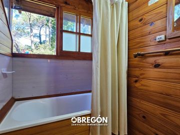 Casa en Venta en Cariló  Cabaña de Madera en Venta