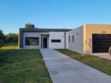 VENTA, CASA, COSTA ESMERALDA, SENDEROS III, LOTE AL 300