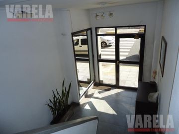 Juan B. Justo 5300 P1° Villa Gral.Mitre 2 amb. interno c/ patio. Con renta. Oportunidad!!