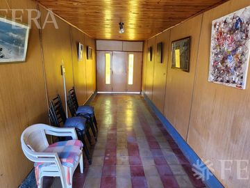 Venta de Casa 3 ambientes con jardín, cochera y patio con quincho en Wilde