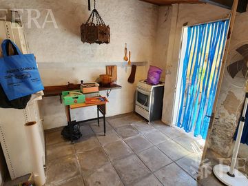 Venta de Casa 3 ambientes con jardín, cochera y patio con quincho en Wilde
