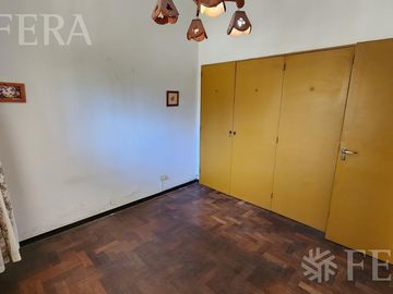 Venta de Casa 3 ambientes con jardín, cochera y patio con quincho en Wilde