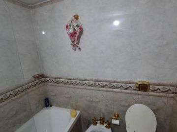 Venta piso categoria Av. Lugones metros plaza españa balcon sum amenities cochera