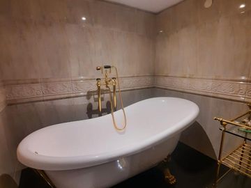 Venta piso categoria Av. Lugones metros plaza españa balcon sum amenities cochera
