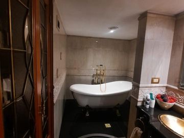 Venta piso categoria Av. Lugones metros plaza españa balcon sum amenities cochera
