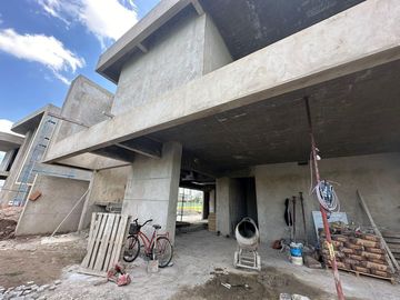 VENTA- CASA- 7 AMBEINTES -YACHT -  NORDELTA - A ESTRENAR - CATEGORIA - FINANCIACIÓN