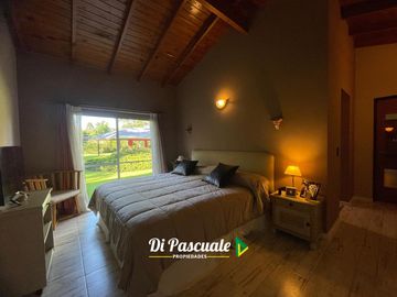 VENTA APTO CREDITO HIPOTECARIO Casa Quinta con 3 Dormitorios, Parque, Pileta y Quincho - La Reja