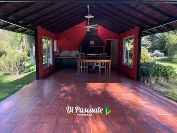 VENTA APTO CREDITO HIPOTECARIO Casa Quinta con 3 Dormitorios, Parque, Pileta y Quincho - La Reja