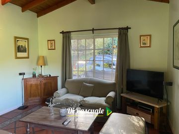 VENTA APTO CREDITO HIPOTECARIO Casa Quinta con 3 Dormitorios, Parque, Pileta y Quincho - La Reja