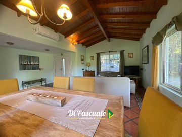 VENTA APTO CREDITO HIPOTECARIO Casa Quinta con 3 Dormitorios, Parque, Pileta y Quincho - La Reja