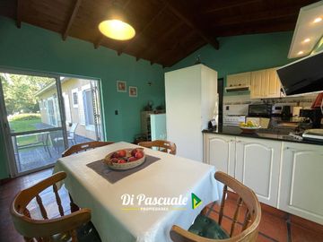 VENTA APTO CREDITO HIPOTECARIO Casa Quinta con 3 Dormitorios, Parque, Pileta y Quincho - La Reja