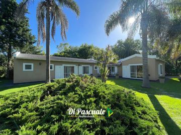 VENTA APTO CREDITO HIPOTECARIO Casa Quinta con 3 Dormitorios, Parque, Pileta y Quincho - La Reja