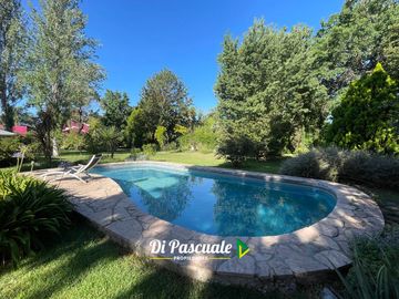 VENTA APTO CREDITO HIPOTECARIO Casa Quinta con 3 Dormitorios, Parque, Pileta y Quincho - La Reja