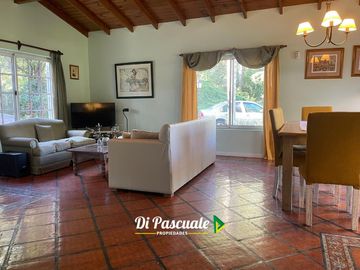 VENTA APTO CREDITO HIPOTECARIO Casa Quinta con 3 Dormitorios, Parque, Pileta y Quincho - La Reja