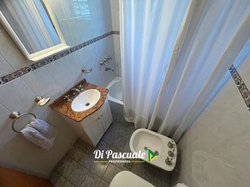 VENTA APTO CREDITO HIPOTECARIO Casa Quinta con 3 Dormitorios, Parque, Pileta y Quincho - La Reja
