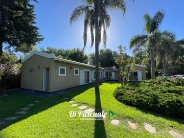 VENTA APTO CREDITO HIPOTECARIO Casa Quinta con 3 Dormitorios, Parque, Pileta y Quincho - La Reja