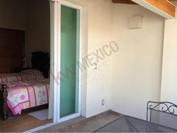 Venta Casa de 4 niveles en colonia Balcones Coloniales con jardín y roof garden