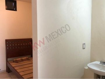 Venta Casa de 4 niveles en colonia Balcones Coloniales con jardín y roof garden
