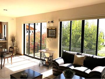 Venta Casa de 4 niveles en colonia Balcones Coloniales con jardín y roof garden