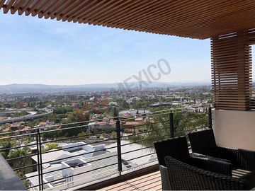 Venta Casa de 4 niveles en colonia Balcones Coloniales con jardín y roof garden