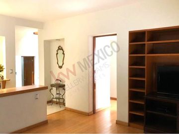 Venta Casa de 4 niveles en colonia Balcones Coloniales con jardín y roof garden