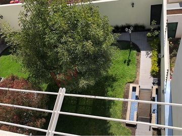 Venta Casa de 4 niveles en colonia Balcones Coloniales con jardín y roof garden