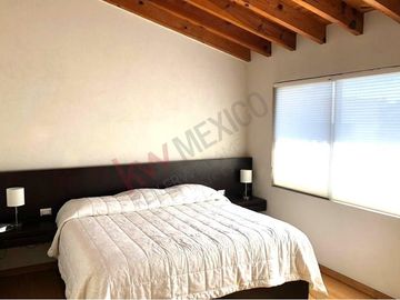 Venta Casa de 4 niveles en colonia Balcones Coloniales con jardín y roof garden