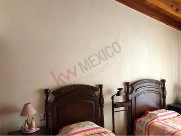 Venta Casa de 4 niveles en colonia Balcones Coloniales con jardín y roof garden
