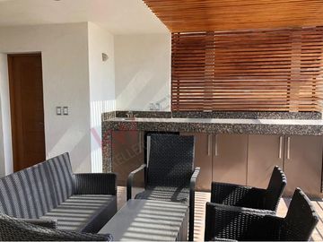 Venta Casa de 4 niveles en colonia Balcones Coloniales con jardín y roof garden